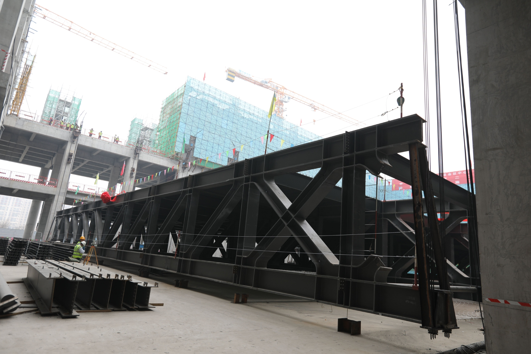 你能把两个一厘米的正方形拼成一个大正方形吗?体积多少?