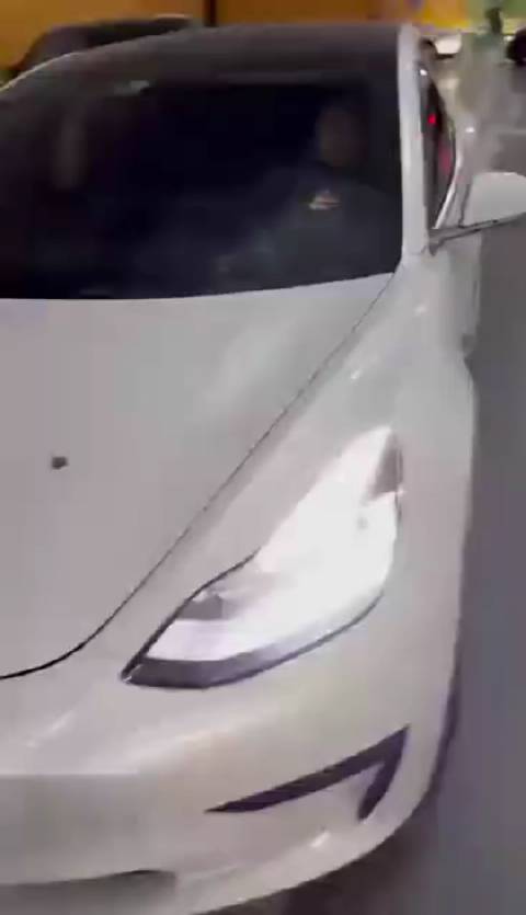 奔驰车主和特斯拉车主谁有理？