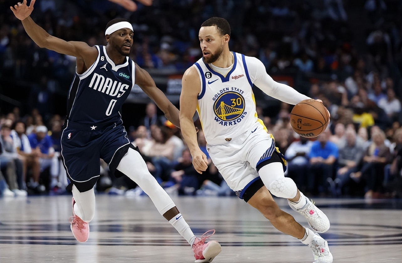 NBA比分哈登关键时刻挺身而出带领球队逆转取胜全场砍下35分10助攻