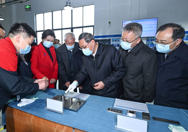 3月22日,李強在長沙藍思科技股份有限公司調研。新華社記者 饒愛民 攝