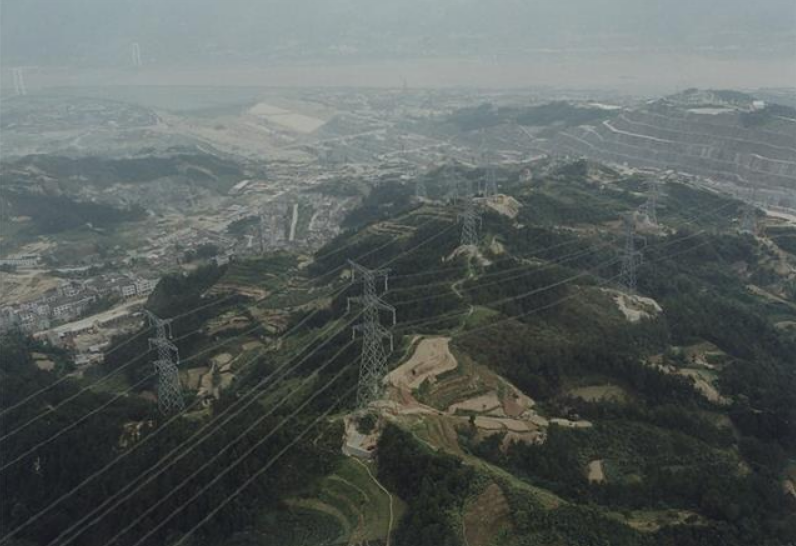 ▲2002年8月23日拍摄的三峡坝区输变电线路。