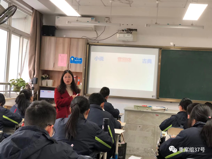 老師給學生上課。受訪者供圖