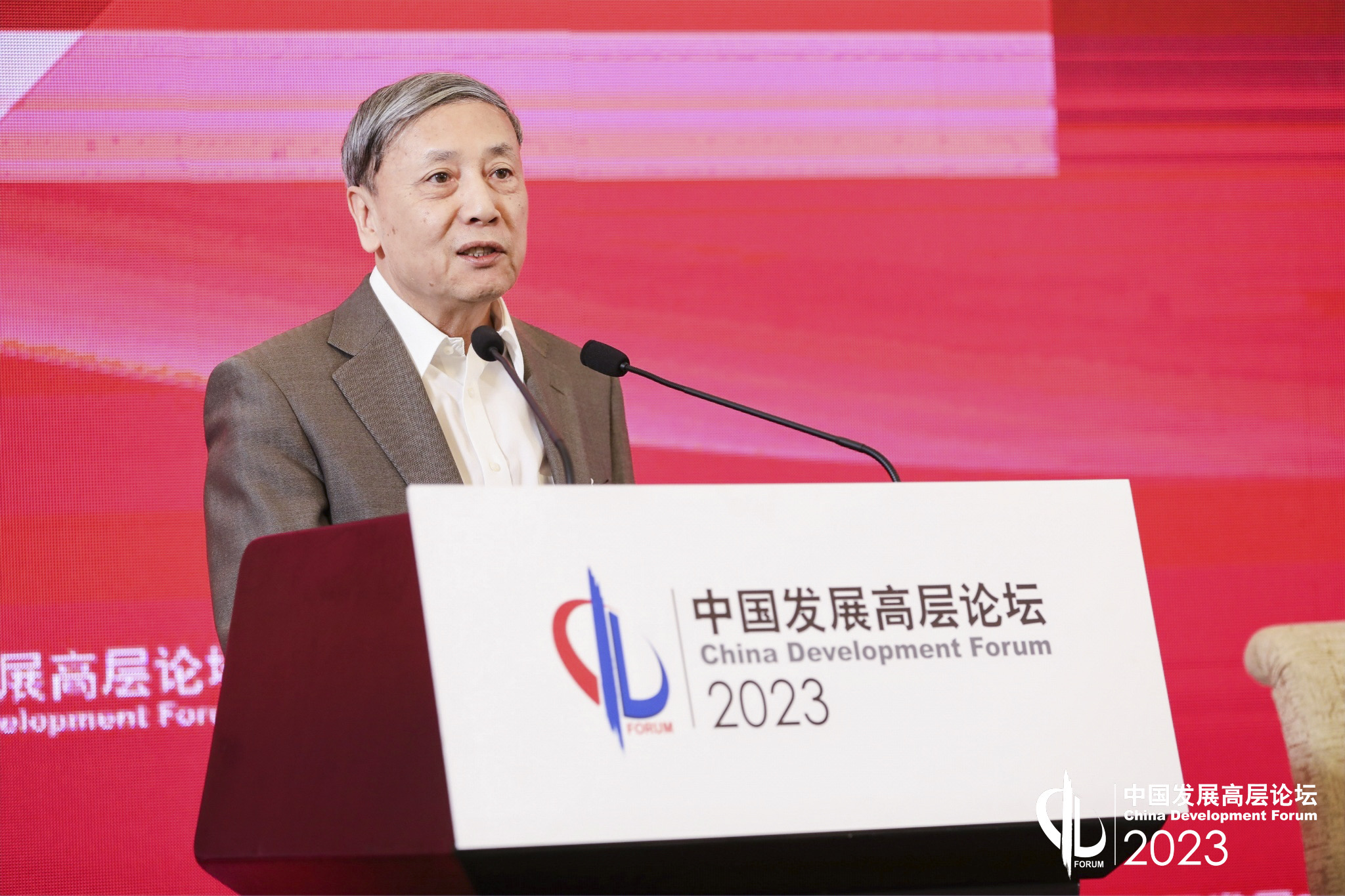 蔡昉谈经济复苏：与长期人口转折点相遇，应重视财政政策、家庭支持政策