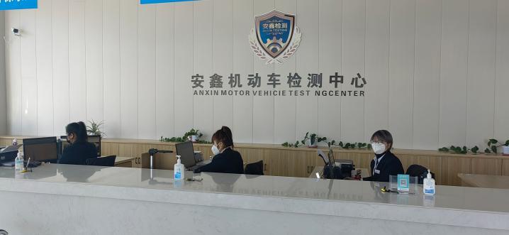 五常市安鑫汽车服务有限公司工作人员正在工作。新华社记者王建摄