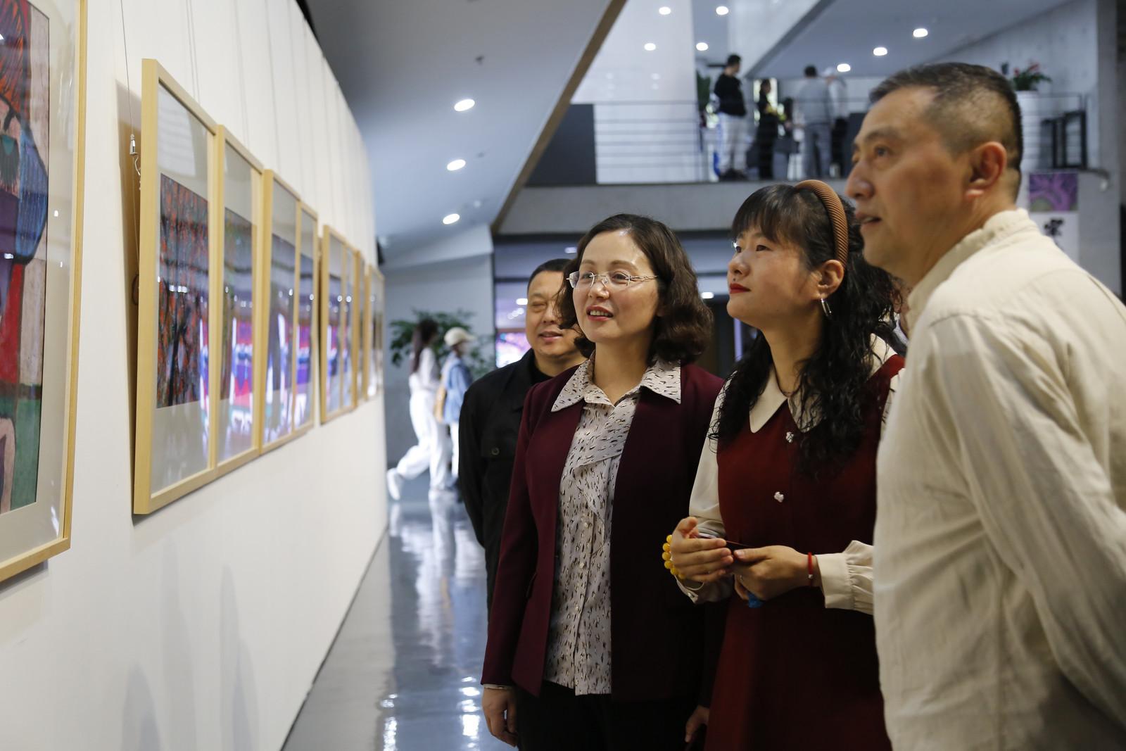 来看青年艺术家的艺术创造力!“童话与梦想——宋平美术作品展”深圳开幕休闲区蓝鸢梦想 - Www.slyday.coM 来看青年艺术家的艺术创造力!“童话与梦想——宋平美术作品展”深圳开幕休闲区蓝鸢梦想 - Www.slyday.coM