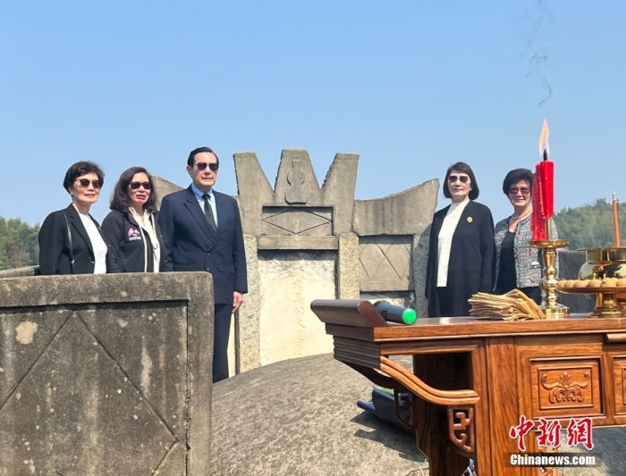 马英九湖南祭祖哽咽:多年愿望实现,还会再回来的