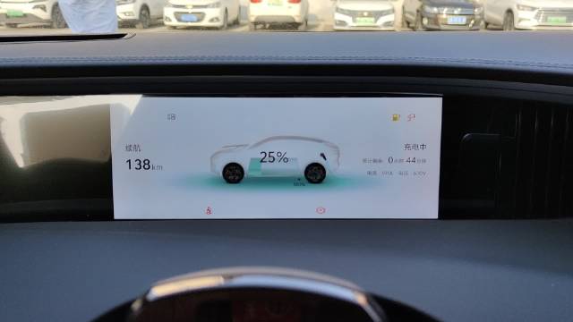 另外，阿维塔 11 在第三方 120 kW的充电桩上……