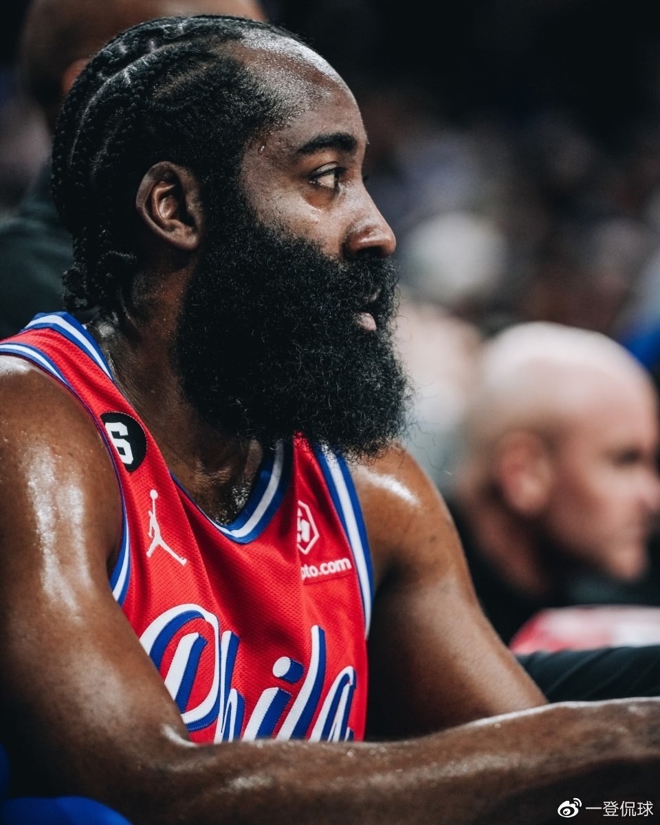 两位超级巨星的成长轨迹与未来之争