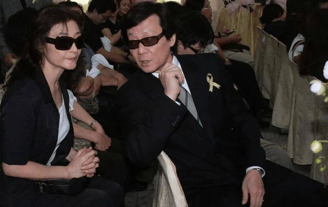 一妻一妾、5个儿女、68岁“视帝”寇世勋，晚年竟还有贤妻在侧