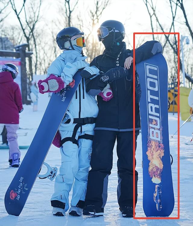 玩脱了!站姐晒出杨洋跟女子滑雪亲密照,女方被扒疑似王楚然休闲区蓝鸢梦想 - Www.slyday.coM 玩脱了!站姐晒出杨洋跟女子滑雪亲密照,女方被扒疑似王楚然休闲区蓝鸢梦想 - Www.slyday.coM