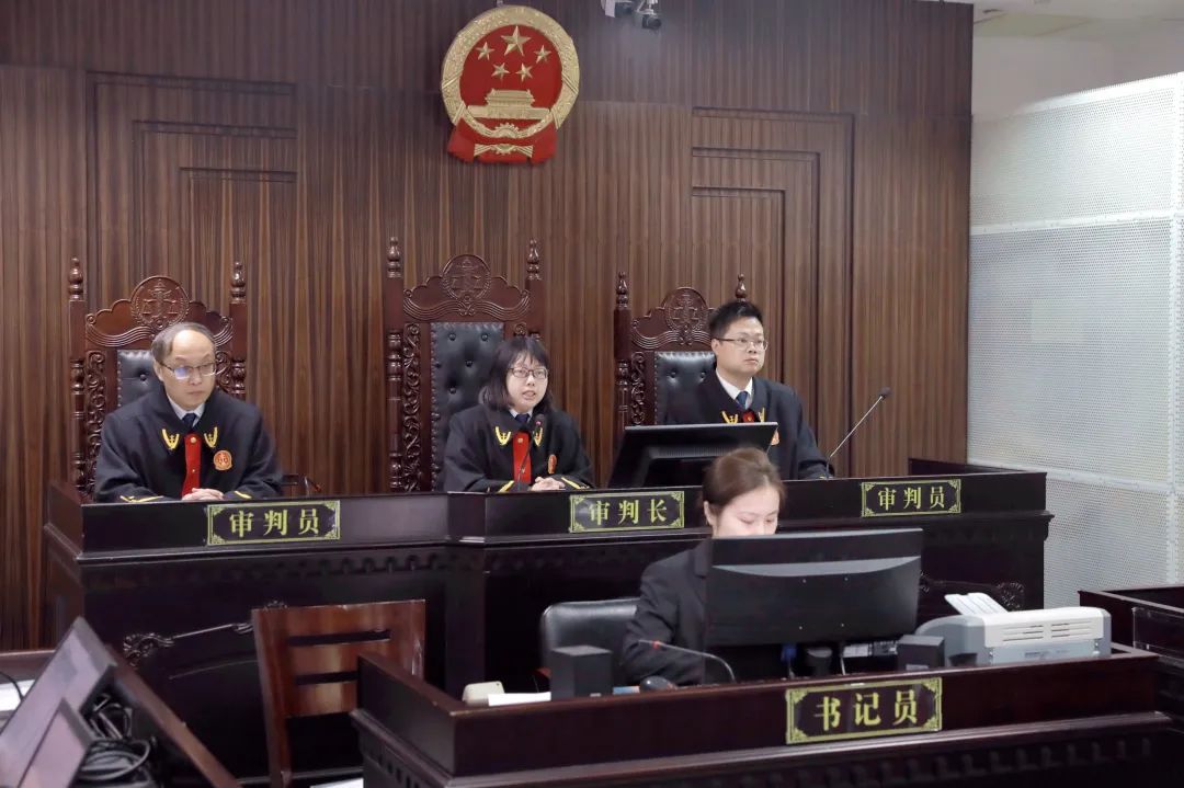 骗得8700余万元！“百名红通人员”孙锋诈骗、受贿案一审开庭