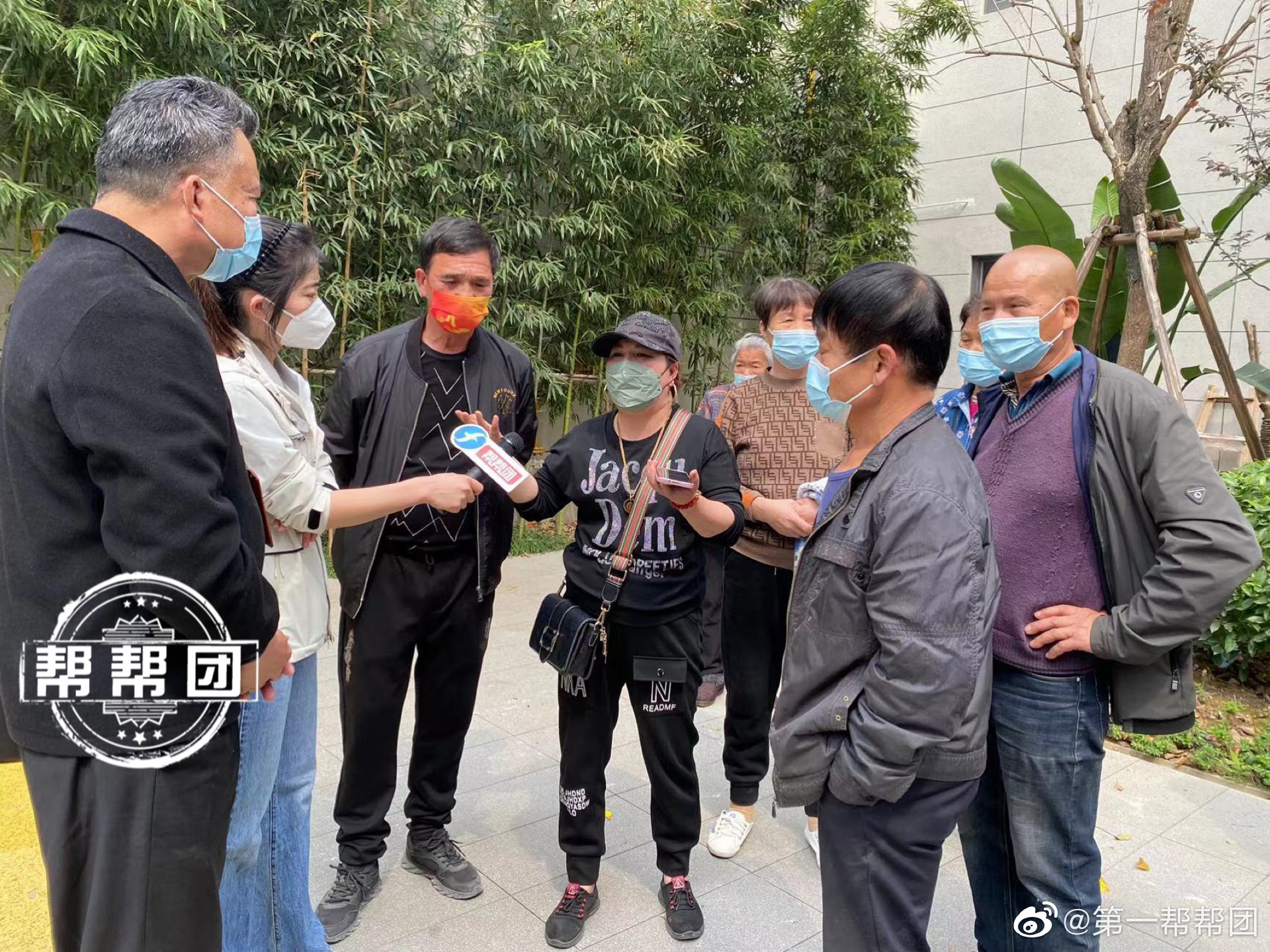 小区养老服务站变商业用地，老年业主抱怨无处“唠嗑”，社区居委会帮忙协调场地