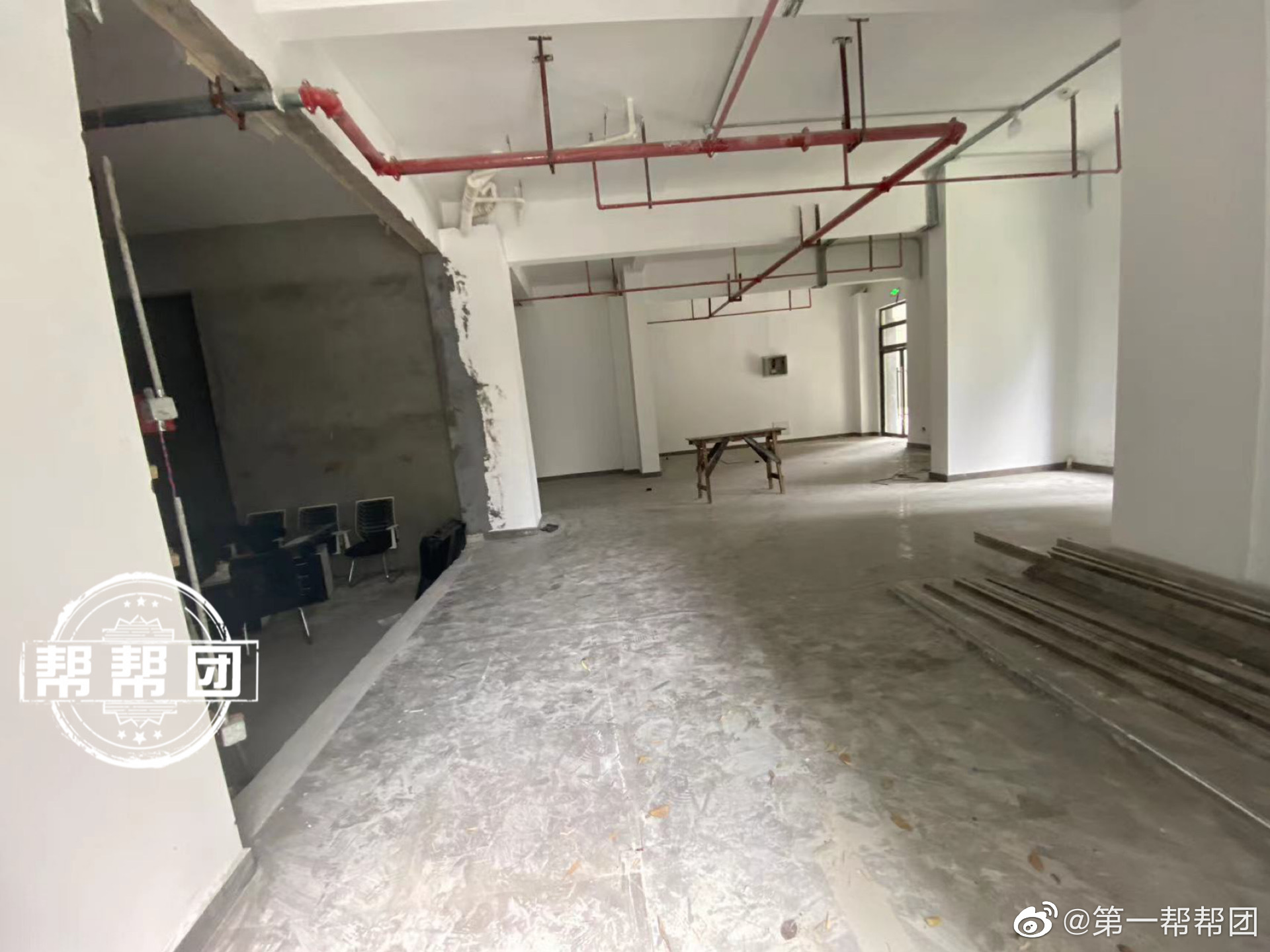 小区养老服务站变商业用地，老年业主抱怨无处“唠嗑”，社区居委会帮忙协调场地