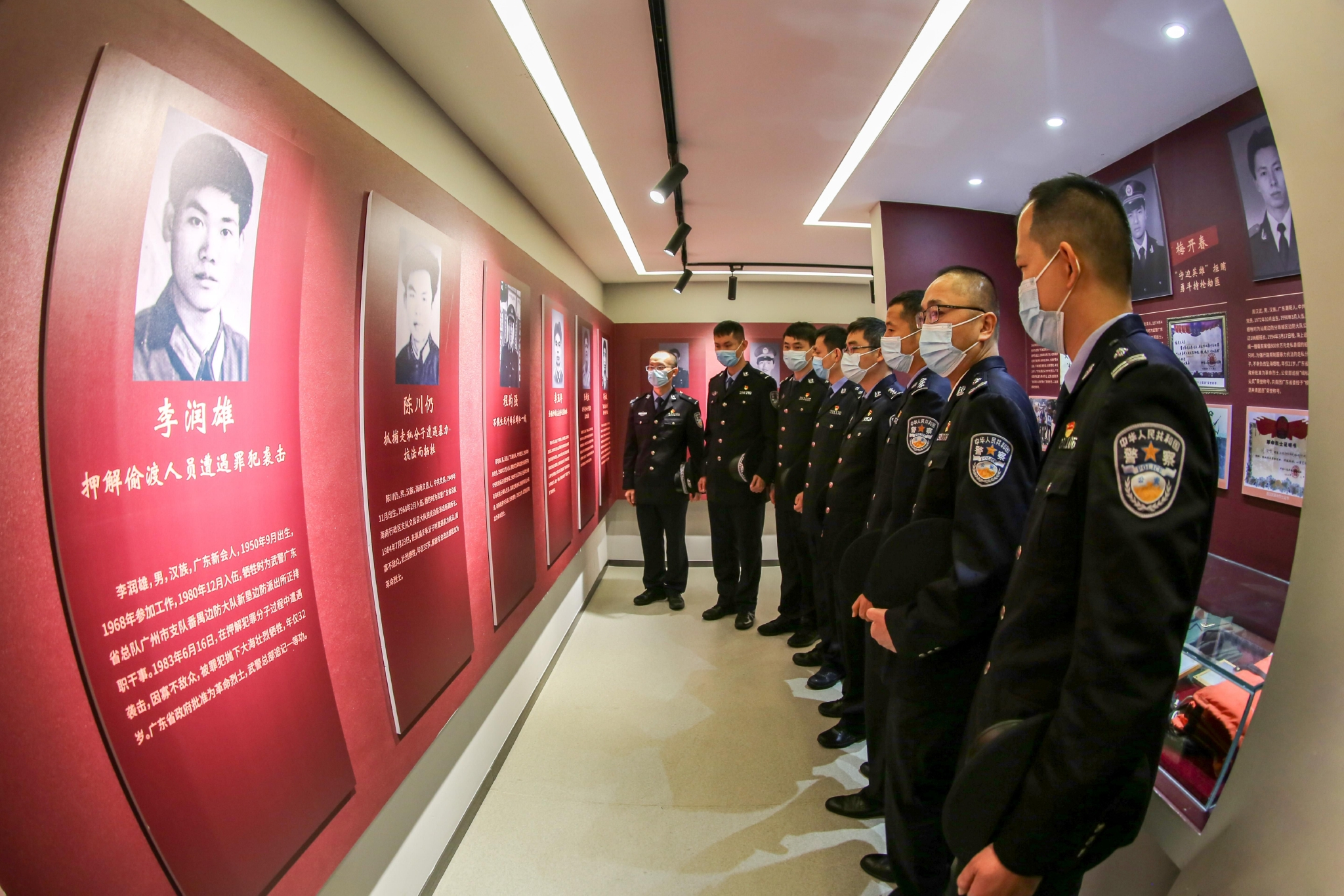 广州点赞信息科技 5名移民管理警察代表走进国新办记者会,讲述守卫国门的故事