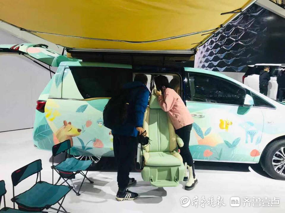 “大篷车”齐鲁国际车展上很靓眼