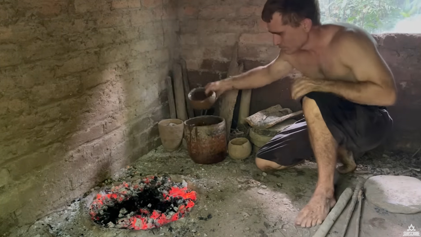 幸亏这个房子破破烂烂的，不然澳洲小哥这集拍完怕是就要没了……