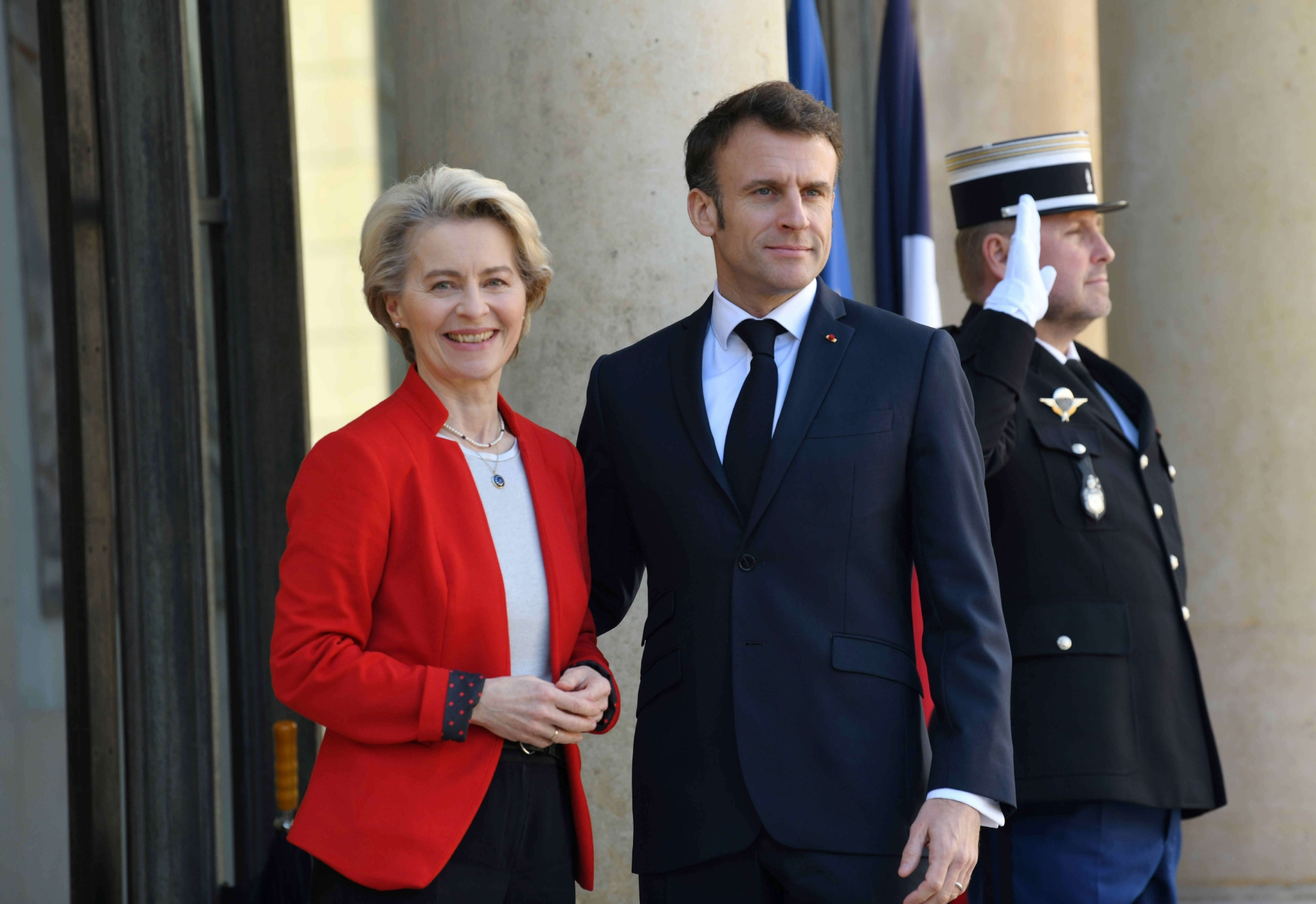  ▲當地時間2023年4月3日，法國總統馬克龍在巴黎愛麗舍宮會見歐盟委員會主席馮德萊恩。此次訪華，也是兩人同行。圖/IC photo