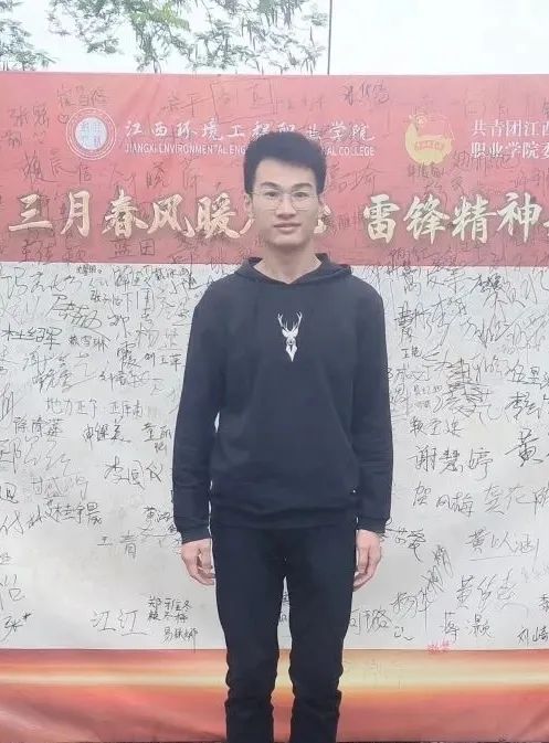 大学生银行卡里多了25万，他反手一个神操作