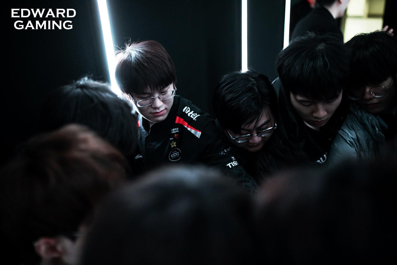 2023全球赛事报告：T1勇夺亚军，JDG拿到季中赛门票，C9夺冠了休闲区蓝鸢梦想 - Www.slyday.coM