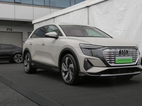 豪华中大型纯电SUV，颠覆新能源汽车认知，这Q5etron不得了