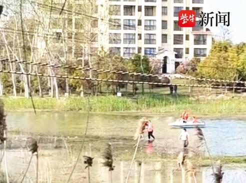 仪征天乐湖景区一10岁男孩从空中掉落水里，父亲营救时不幸溺亡（仪征天乐湖游乐项目有哪些）