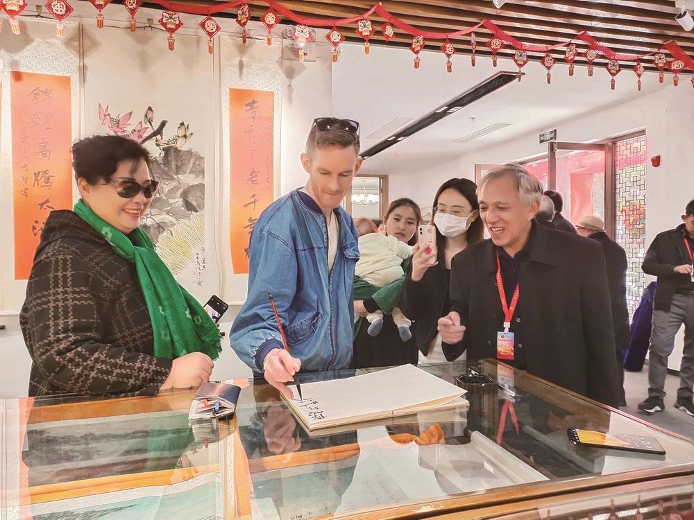 “美丽的春天”书画展在水街展出|书画展|盐城市_新浪新闻
