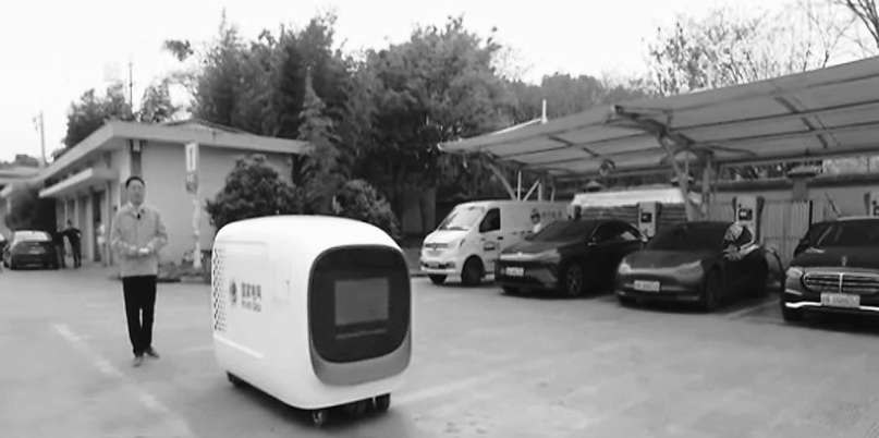 “车找桩”变“桩找车” ，新能源车“移动充电宝”来了