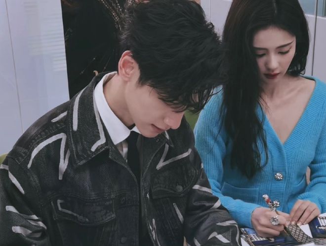 罗云熙现实中长相如何？告别《长月烬明》滤镜，扫楼生图看愣网友休闲区蓝鸢梦想 - Www.slyday.coM