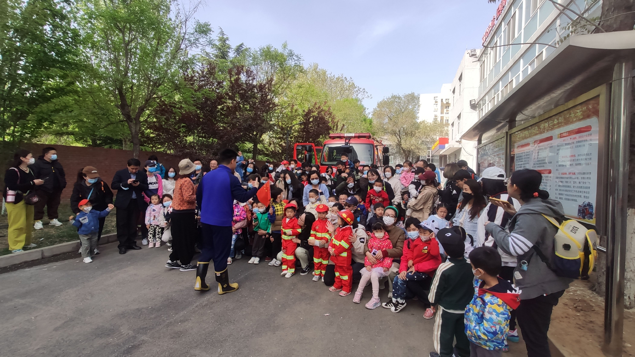 高能所消防救援站開展消防站開放日活動。石景山消防救援支隊供圖