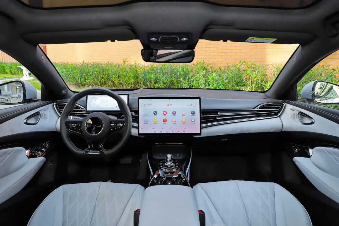 不到19万买3秒级性能钢炮,颜值爆表,95%的年轻人都心动!