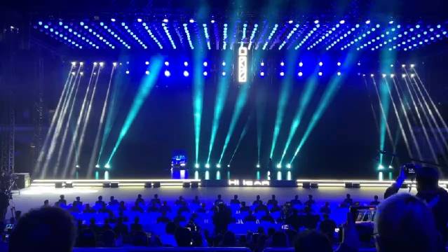 “新势力”iCAR赶在前的首款车型带来了很强的视觉冲击