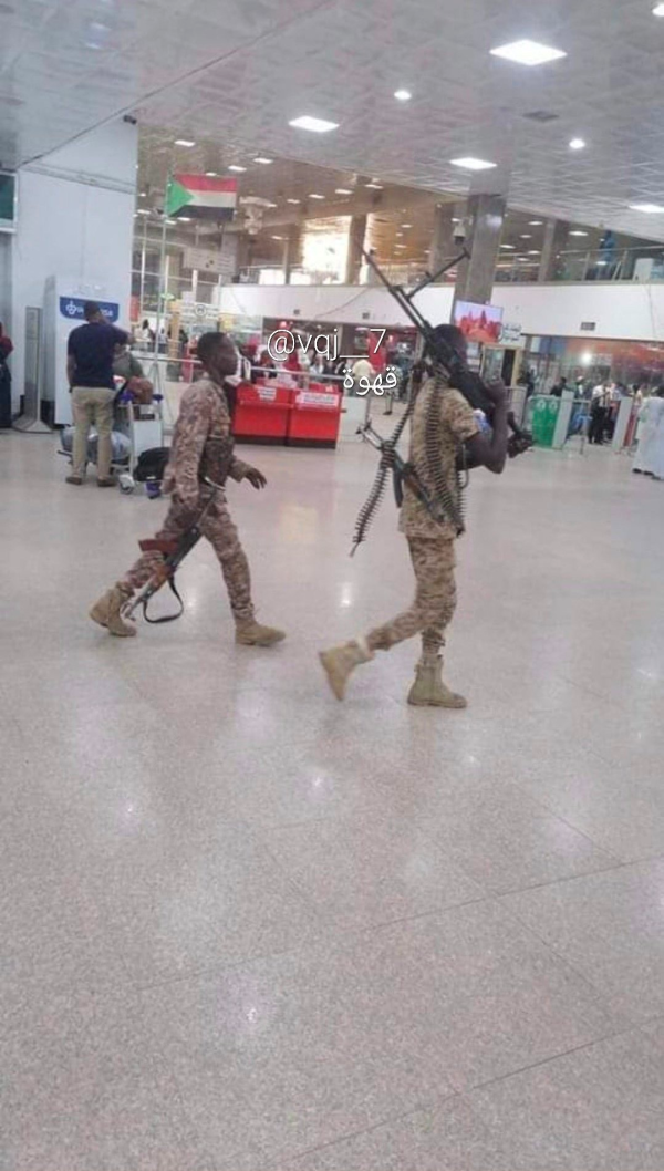 突发!多架客机在苏丹被击中!休闲区蓝鸢梦想 - Www.slyday.coM 突发!多架客机在苏丹被击中!休闲区蓝鸢梦想 - Www.slyday.coM