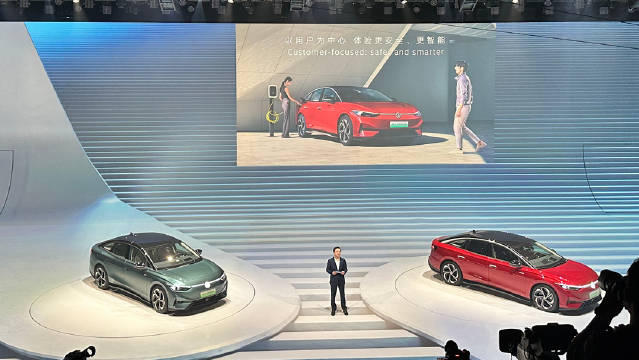 ID7 来啦… 定位大众全球纯电旗舰车型 自由之形设计理念……