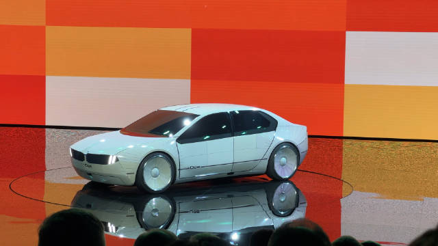 宝马正式在中国市场发布概念车i Vision Dee……