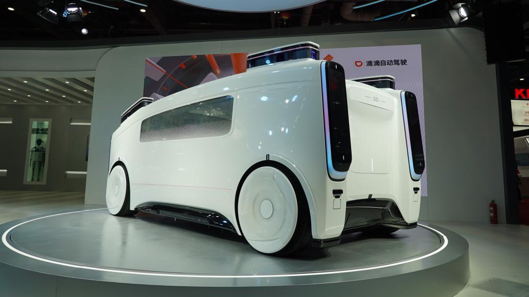 内置机械臂、乘坐空间到底如何？上海车展体验滴滴首款概念车