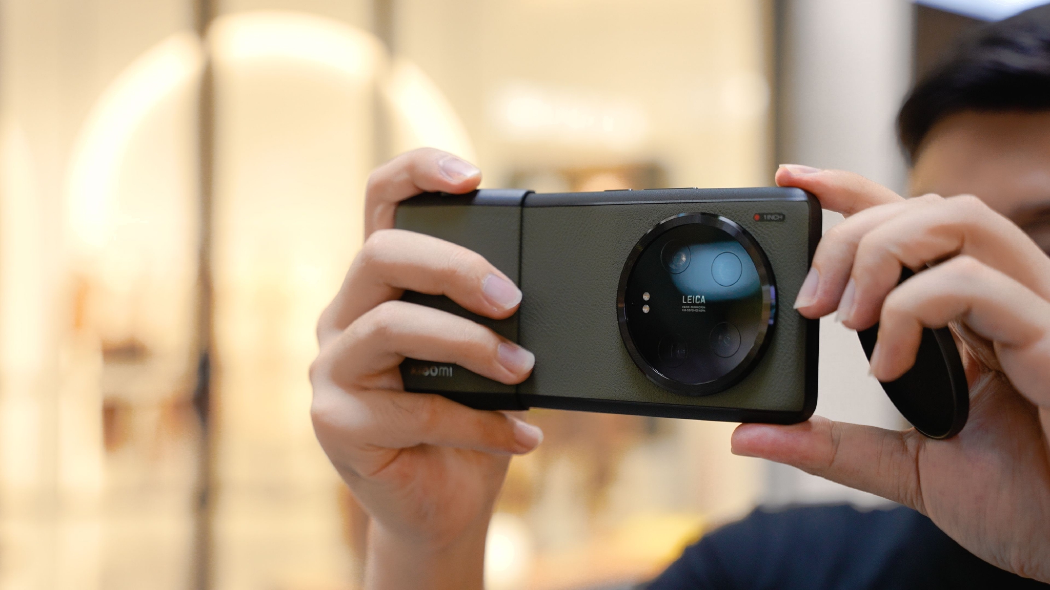 擦，来车展后发现怎么全部都在用小米13 Ultra在拍图……