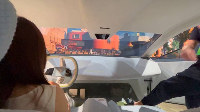 宝马 Dee 内饰这个超大面积的投影……