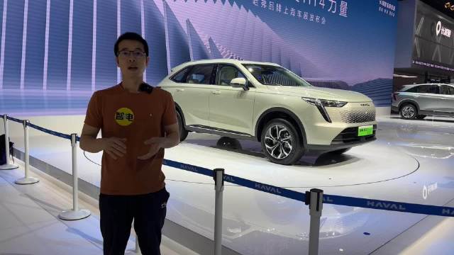 在上海国际汽车展中，带大家看一款全新SUV，就是这款枭龙MAX……