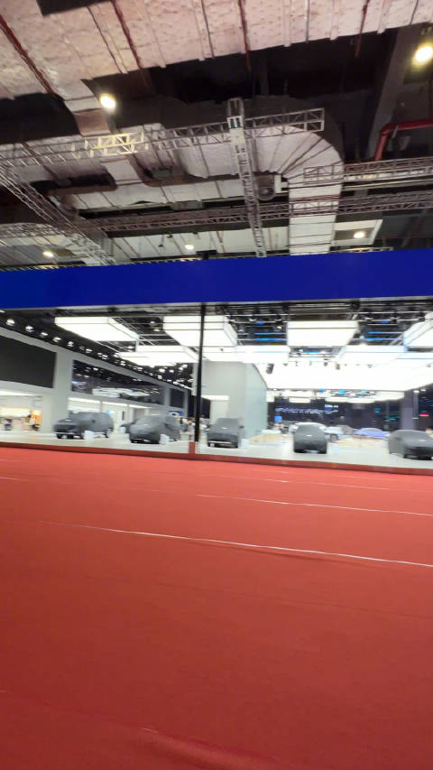 看“遥遥领先”有多拼～现在车展闭馆了……