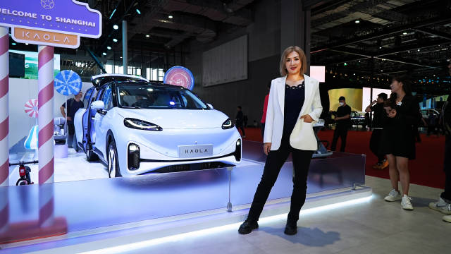 上海车展实拍继续，这次我们也看到了极狐汽车考拉……