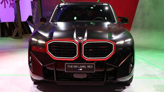 每次逛车展，豪车馆总是人最多的……