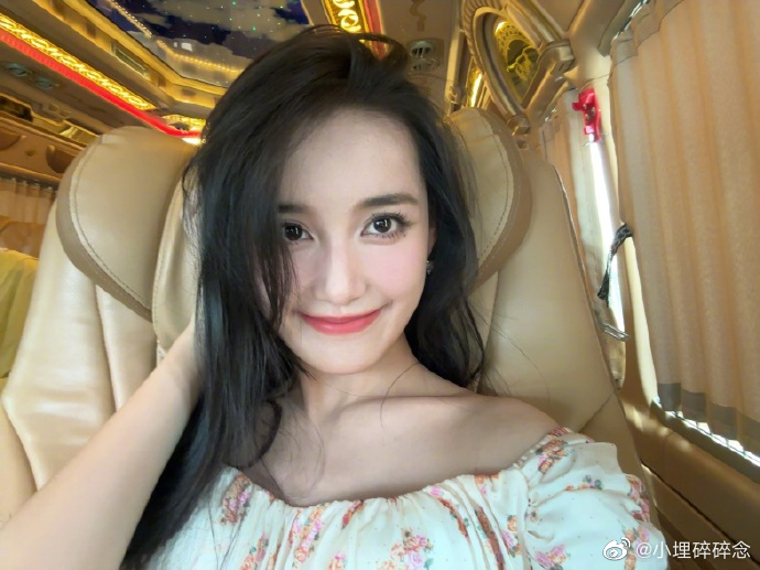 盛雪竹和曲芳菲什么关系