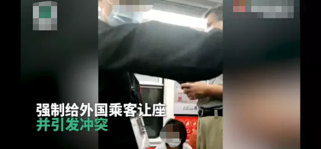 上海车展宝马展台冰激凌事件:你崇洋媚外的样子,真丢人休闲区蓝鸢梦想 - Www.slyday.coM 上海车展宝马展台冰激凌事件:你崇洋媚外的样子,真丢人休闲区蓝鸢梦想 - Www.slyday.coM