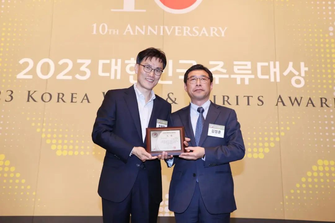 左:Sensometrics代表 赵完一(Choi Wanil);右:YHJ SPIRITS KOREA株式会社代表 金正勋