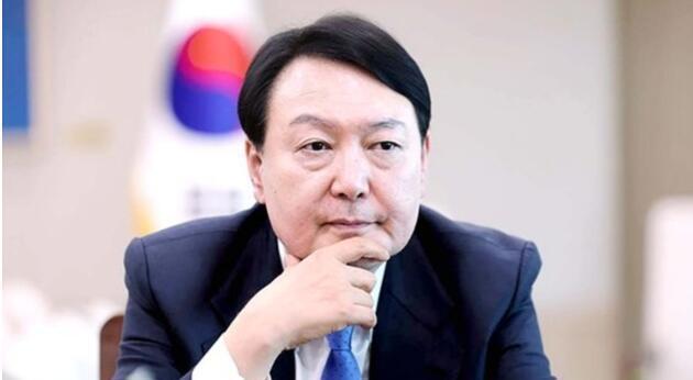 尹锡悦想向美国交投名状，专家：美国没给面子，给他“当头一棒”