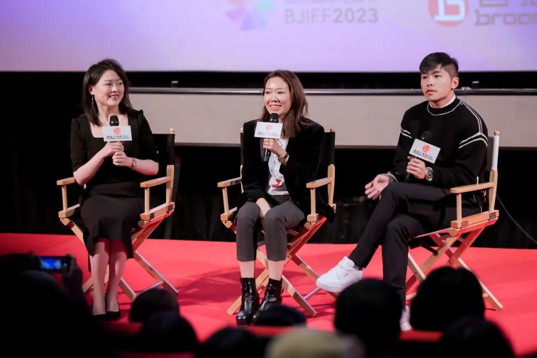 《送院途中》导演卓韵芝(中)、主演游学修(右)出席映后交流