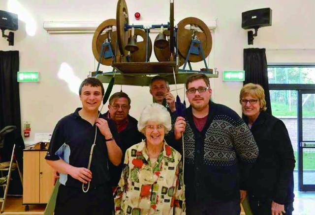 英国敲钟人9到90岁都能报名