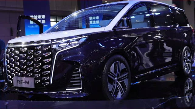 在第二十届上海国际车展上……