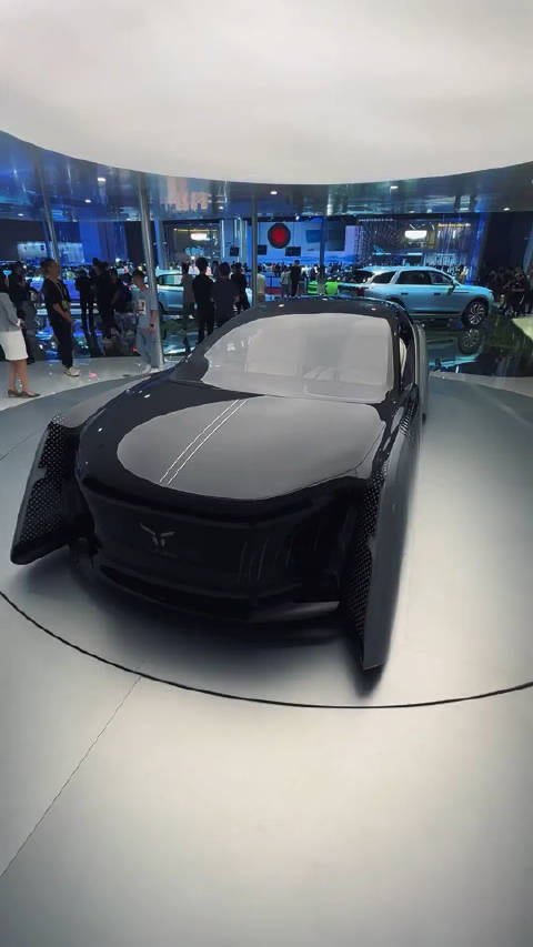 近日，红旗概念车亮相2023上海国际车展