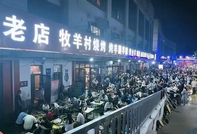 罕见！淄博赶烤上演